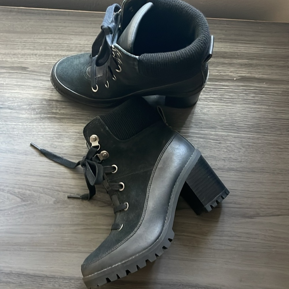 Ugg Redwood Lace Up Chunky Heel Boots - Picture 3 of 11